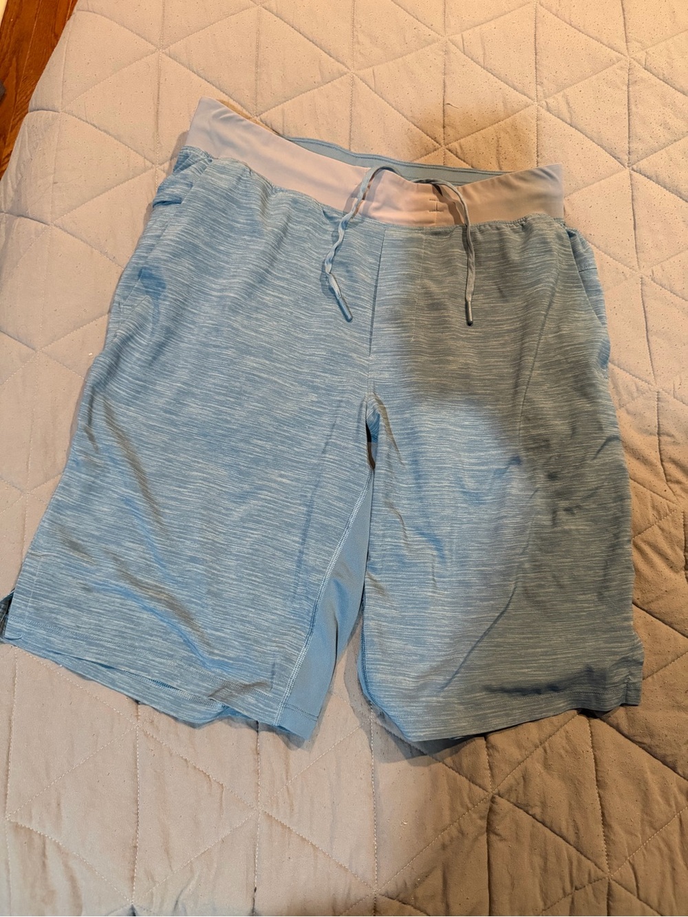 lululemon athletica Men's Light Blue Heather Athletic Shorts. 9 inch seem